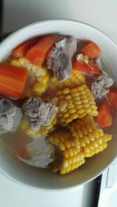 玉米排骨汤 排骨玉米炖汤的做法步骤_怎么做好吃的玉米排骨汤