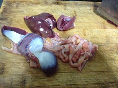 天鹅蛋去除内脏图解 鹅内脏烹饪方法