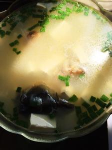 鱼头豆腐汤的做法 好吃的鱼头豆腐汤怎么做_鱼头豆腐汤的做法图解