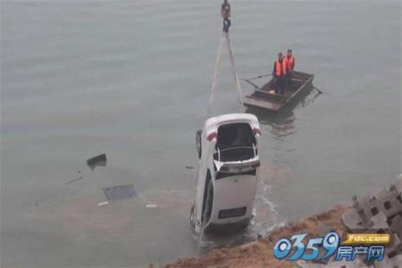 手机掉入水中怎么办 车辆冲入水中怎么办