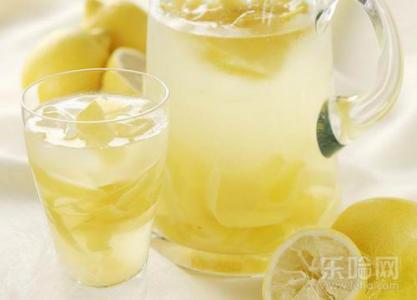 柠檬泡水喝有什么用处 柠檬片泡水有什么作用