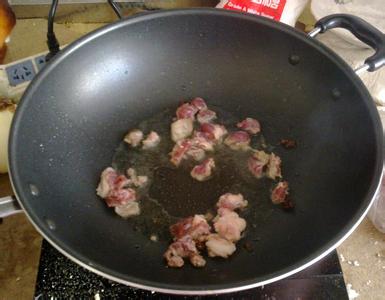 红萝卜炖羊肉汤的做法 红萝卜羊肉汤怎么做好吃_红萝卜羊肉汤的家常做法