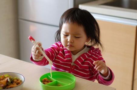 幼儿使用筷子的好处 使用筷子对孩子有哪些好处呢？