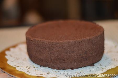 巧克力戚风蛋糕的做法 6寸巧克力戚风蛋糕的做法教程