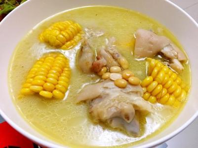 蹄膀黄豆汤的做法 玉米黄豆蹄花汤应该怎么做_玉米黄豆蹄花汤的做法教程