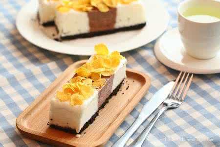冰淇淋蛋糕的做法 冰激凌黄油蛋糕是如何做的_冰淇淋蛋糕杯的做法