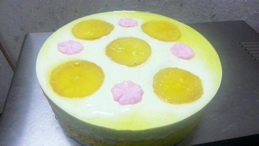 柠檬芝士蛋糕 柠檬芝士蛋糕的做法步骤_怎么做好吃的柠檬蛋糕