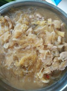 东北酸菜炖粉条的做法 酸菜猪肉炖粉条的做法