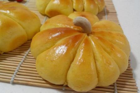 面包机南瓜面包的做法 怎么用面包机做南瓜面包_南瓜面包的好吃做法
