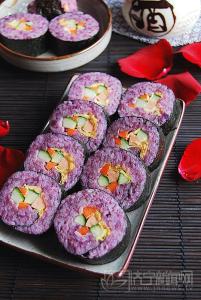 紫薯寿司的做法 紫薯寿司怎么做好吃_紫薯寿司的好吃做法