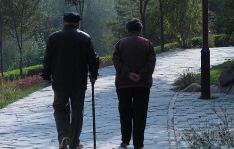 饭后多久适合散步 不适合老人的散步方式_老人饭后散步要注意什么