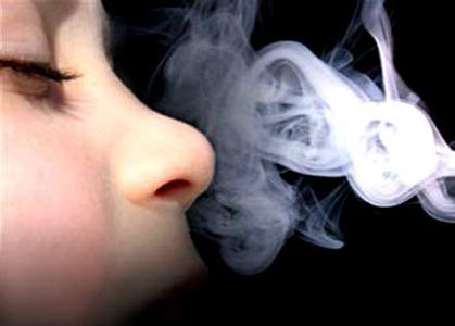 吸二手烟对孩子的危害 吸二手烟对胎儿的危害