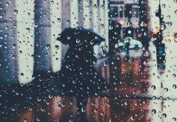 下雨心情说说感悟生活 下雨天的心情说说伤感
