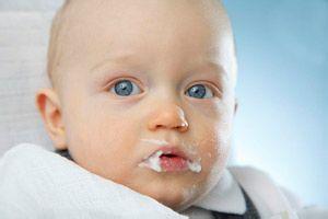 新生儿吐奶怎么回事 新生儿吐奶厉害是怎么回事