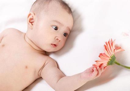 新生儿宝宝湿疹图片 新生儿湿疹的护理