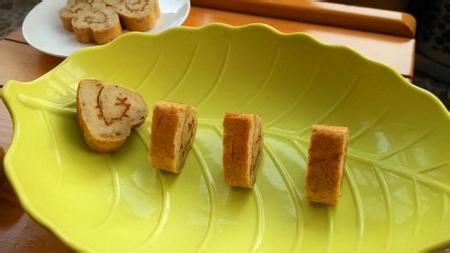 香蕉蛋糕的做法 香蕉蛋糕卷怎么做才好吃_香蕉卷的好吃做法推荐