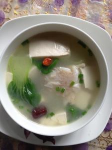 白豆腐炖鲫鱼汤的做法 豆腐鲫鱼汤的做法
