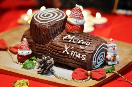 圣诞节和树桩蛋糕 圣诞树桩蛋糕