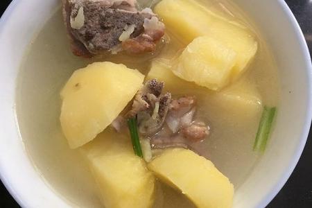 土豆排骨汤的家常做法 土豆排骨汤的做法
