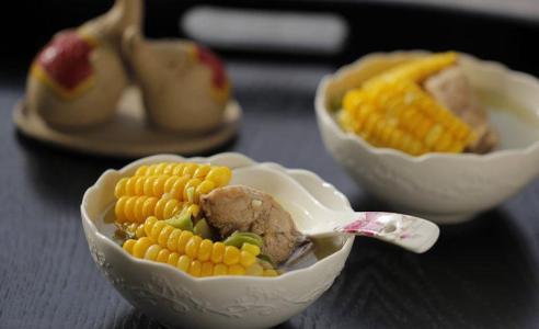 母亲节美食：玉米蚕豆排骨汤做法