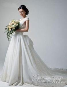 新娘礼服 新娘礼服如何搭配钻饰 打造动人新娘从搭配下手