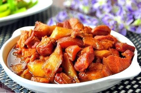 最简单的红烧肉焖土豆 土豆红烧肉