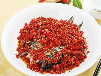 湖南剁椒鱼头的做法 湖南经典菜谱之剁椒鱼头的做法