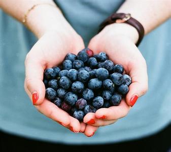 蓝莓干怎么吃最有营养 蓝莓怎么吃最有营养