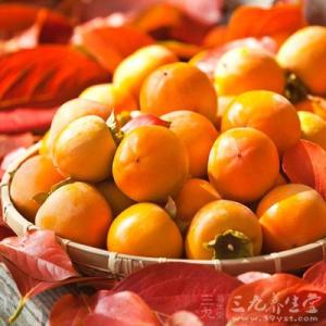 大量补充维生素美容 吃柿子可以补充大量的维生素C