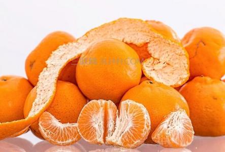 多吃橘子有什么好处 吃橘子的好处和坏处