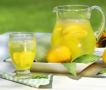 纯柠檬汁的功效与作用 柠檬汁的功效及作用