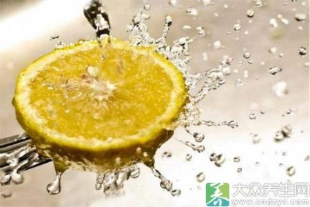 柠檬水的正确泡法 柠檬水忽视6点等于白泡