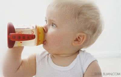 2岁宝宝喝水用什么杯子 宝宝喝水用什么杯子好