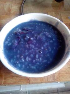 紫薯粥怎么煮才能紫色 紫薯粥为什么是蓝色的