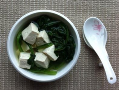 菠菜和百叶能一起吃吗 豆腐为什么不能和菠菜一起吃
