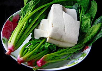 菠菜能和黄豆一起吃吗 为什么菠菜和豆腐不能一起吃