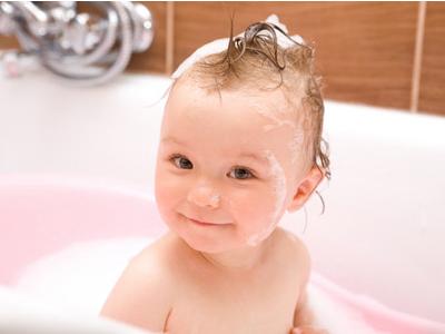 给宝宝洗澡的正确姿势 如何给宝宝洗澡