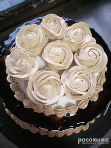 巧克力蛋糕的做法 裱花式巧克力蛋糕的做法_怎么做巧克力裱花蛋糕