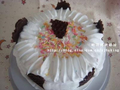 巧克力裱花蛋糕 巧克力裱花蛋糕的做法步骤_怎么做巧克力裱花蛋糕