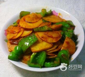 大青椒炒土豆片的做法 土豆片炒青椒的做法