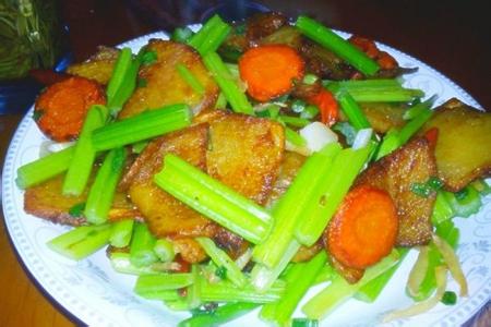 土豆胡萝卜芹菜 土豆胡萝卜炒芹菜的做法