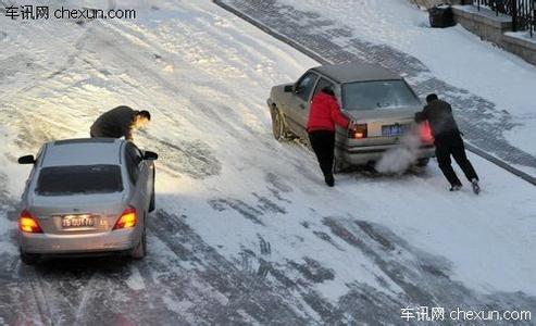 雪天开车注意事项 雪天雨天开车车内玻璃有雾怎么办