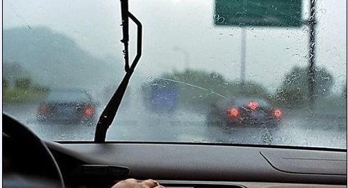 雨天开车 雨天开车玻璃好多雾怎么办