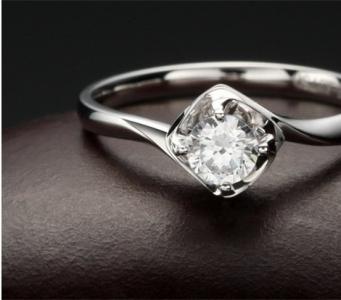 钻戒怎么选怎样辨等级 怎样选购钻石戒指