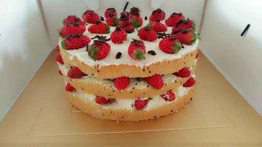千层生日蛋糕的做法 草莓裸蛋糕的做法