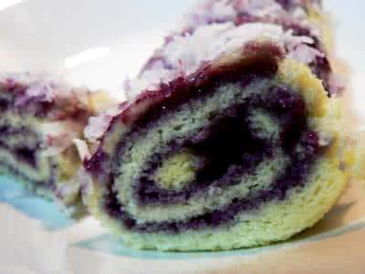 蓝莓酱的制作方法 蓝莓蛋糕卷该怎么做_蓝莓蛋糕卷的制作方法