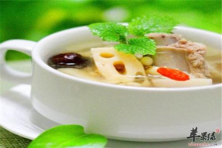 滋阴润燥的食物 养生专家提示喝排骨汤可滋阴润燥