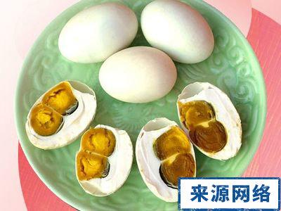 咸鸭蛋黄的功效与作用 咸鸭蛋的功效与作用