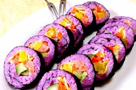 紫薯饼的家常做法 家常紫薯寿司要如何做_紫薯寿司的家常做法