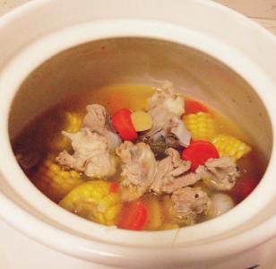 胡萝卜玉米排骨汤 排骨萝卜玉米汤怎么做才好吃_排骨萝卜玉米汤的做法